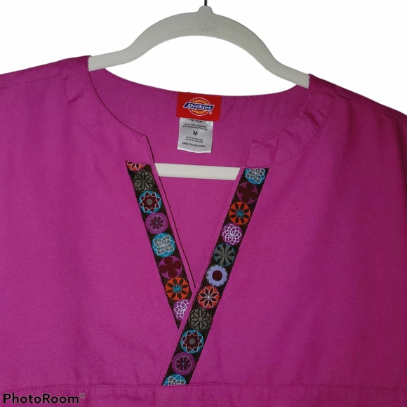 Dickie's Women's V-Neck Short Sleeve Scrub Top 536 - Picture 2 of 4